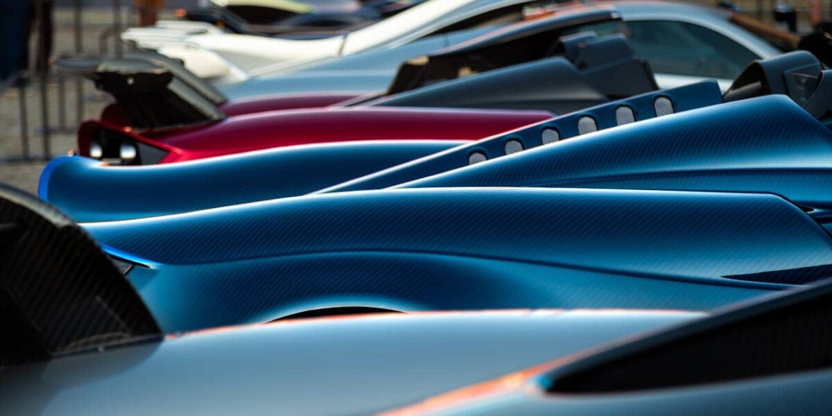 Fünf der schnellsten Autos der Welt: Koenigsegg Jesko Absolut, SSC Tuatara, Hennessey Venom F5, SP Automotive Chaos, Bugatti Chiron Super Sport 300+.