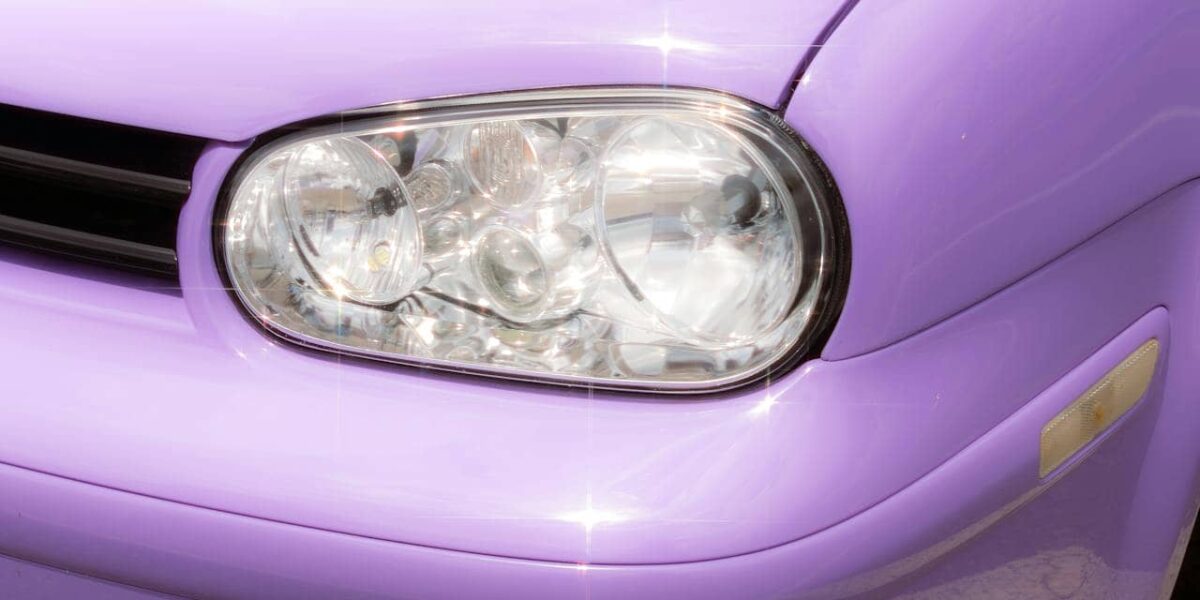 verschiedene Autofarben symbolisieren unterschiedliche Persönlichkeiten