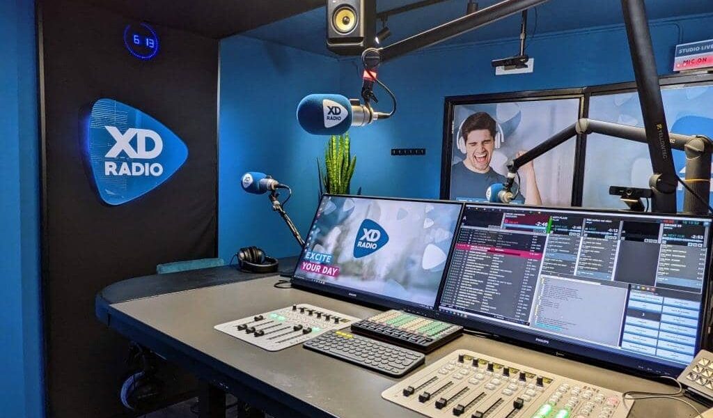geteiltes Bild von Autoradio mit Carnews.de-Branding