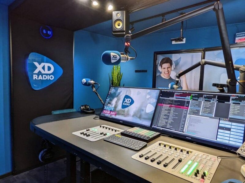 geteiltes Bild von Autoradio mit Carnews.de-Branding