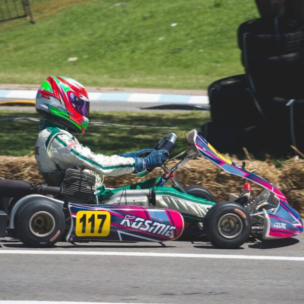 meisterschale motorsport mit gravur als preis auf einem rennevent