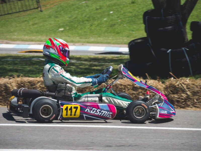 meisterschale motorsport mit gravur als preis auf einem rennevent