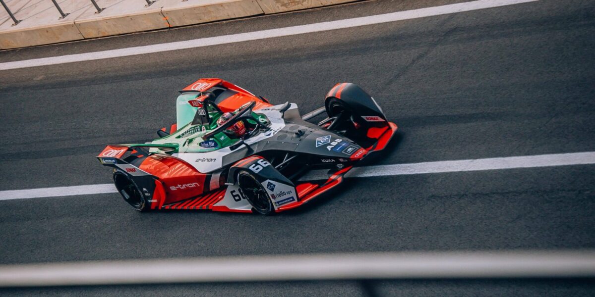 Formel-E-Rennauto auf der Strecke