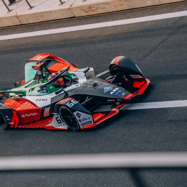 Formel-E-Rennauto auf der Strecke