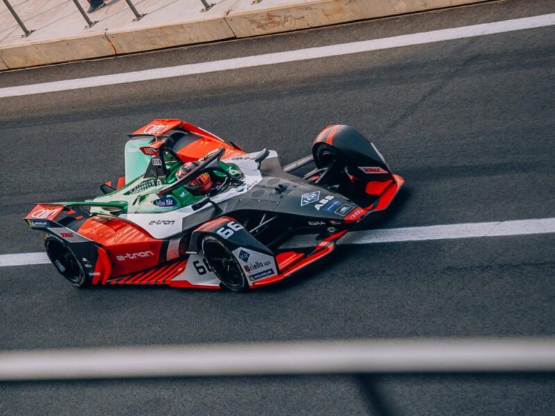 Formel-E-Rennauto auf der Strecke