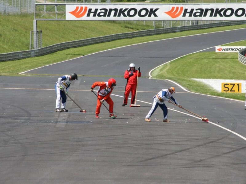 Formel-1-Autos im Rennen auf der Strecke, Motorsport