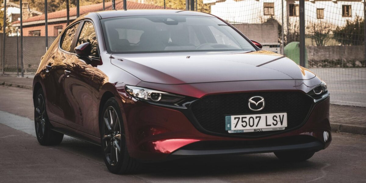 Roter Mazda3