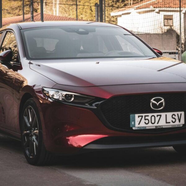 Roter Mazda3