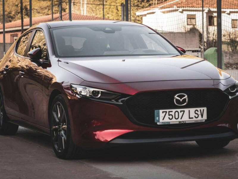 Roter Mazda3