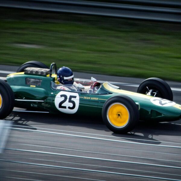 F1-Auto Senna auf der Strecke