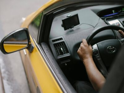 Auto mit Gadget-Equipment