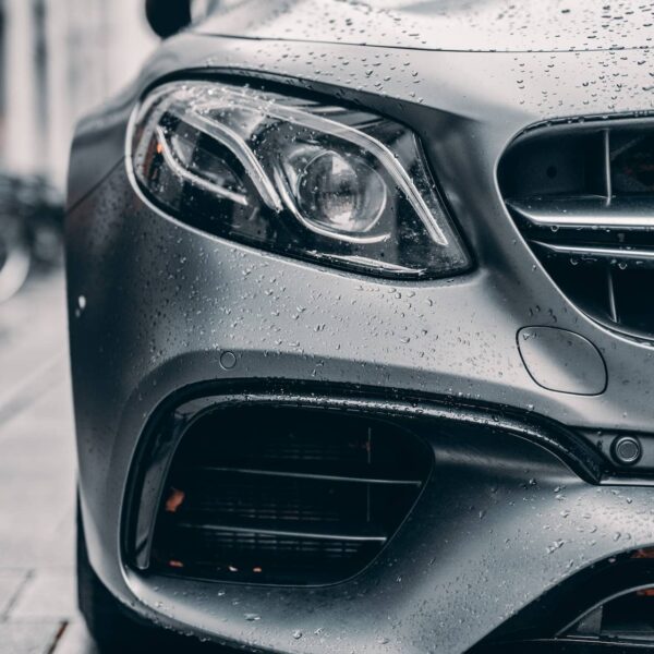 Frontscheinwerfer eines Mercedes