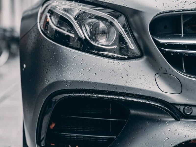 Frontscheinwerfer eines Mercedes