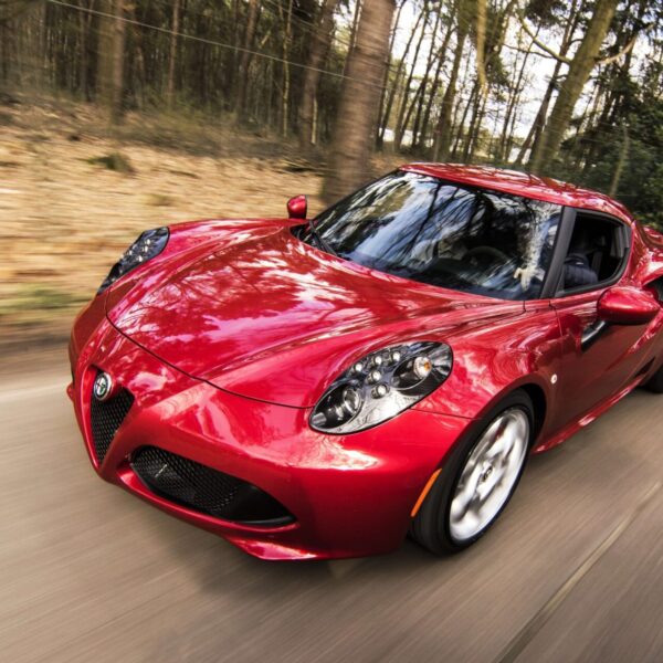 Alfa Romeo in Rot, Vorderansicht