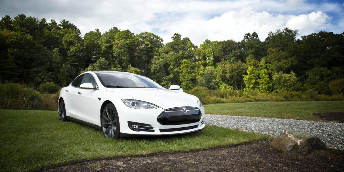 Tesla Model S beim Folieren