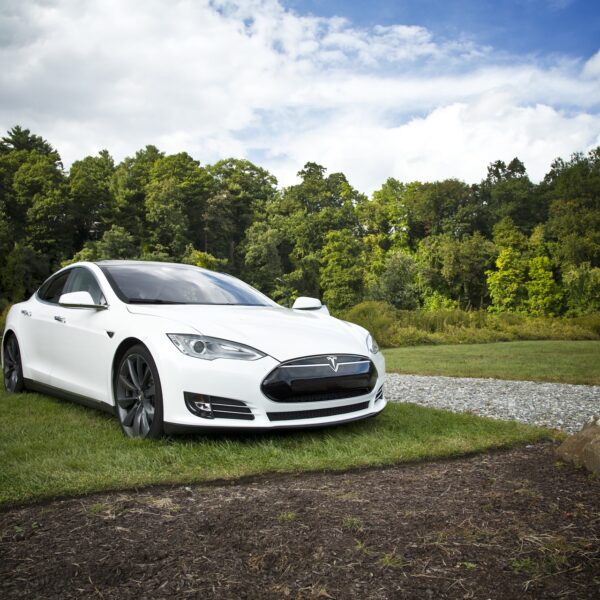 Tesla Model S beim Folieren
