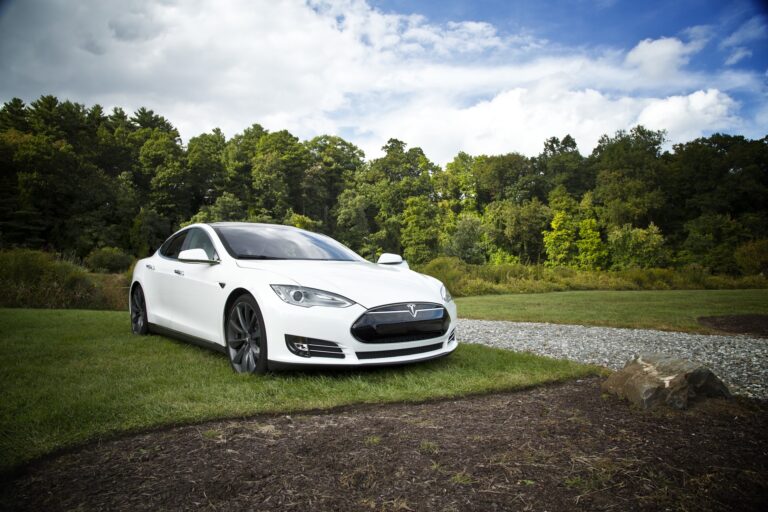 Tesla Model S beim Folieren