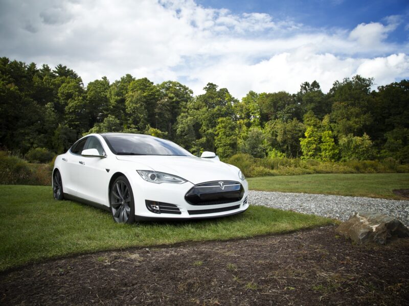 Tesla Model S beim Folieren